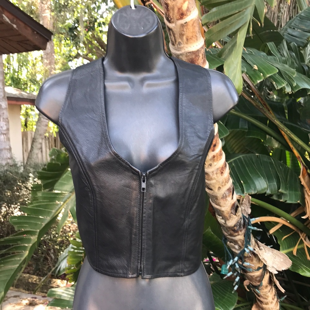 Crop leather vest with the lace back